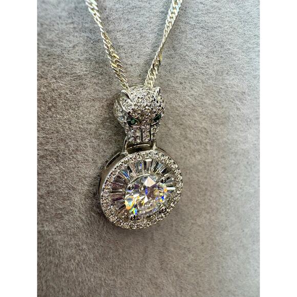 NEW - Exquisite AU750 Jaguar Moissanite Pendant + Chain - Picture 12 of 12